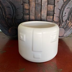 Planter pot ecru with face
